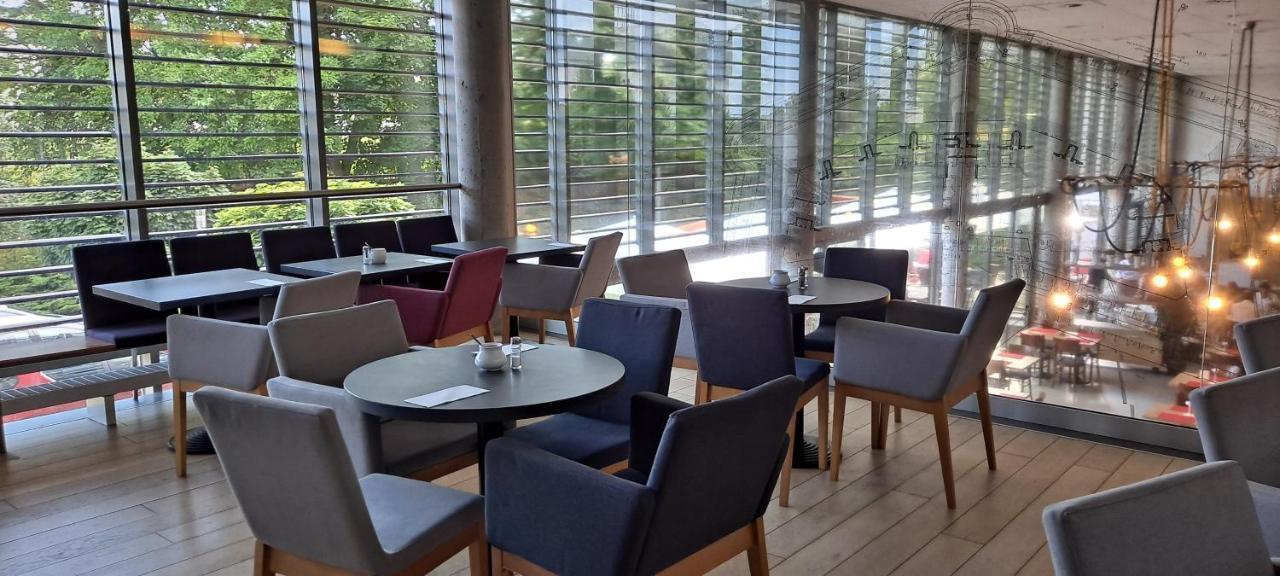 Hotel Forza Познань Экстерьер фото